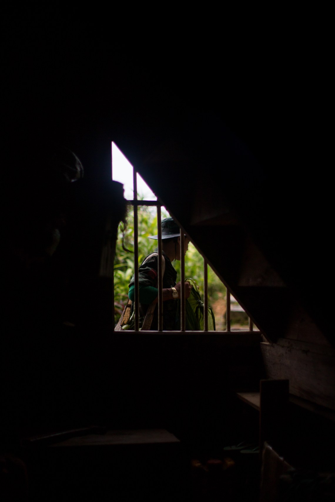 Soldat Shan venant prendre de la nourriture chez les habitants, Tan San, Shan State